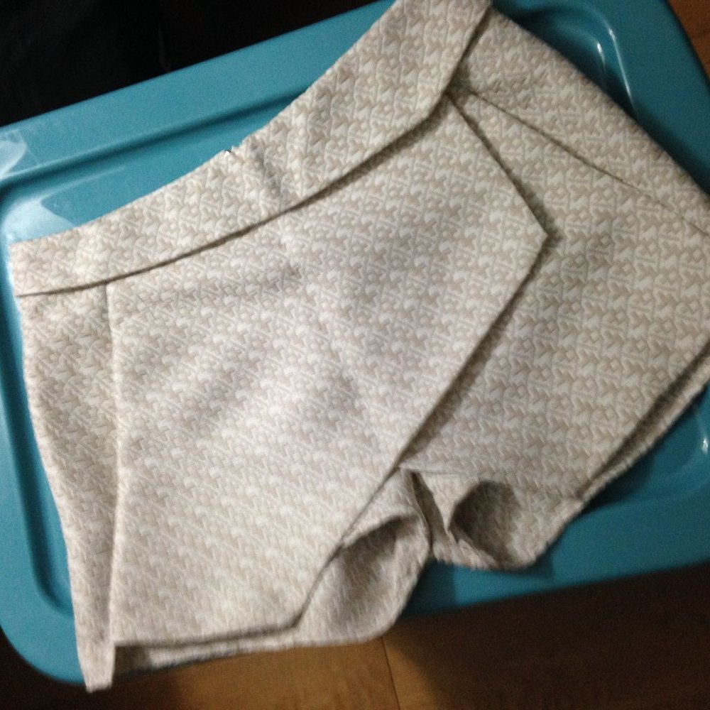 Love Riche Cream Patterned Skort